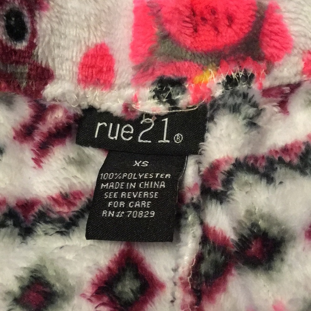 Matching fleece blanket and pj pants - Picture 6 of 6